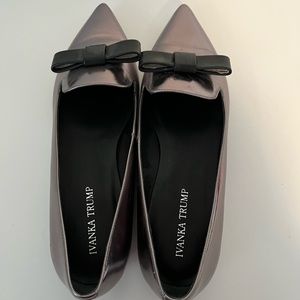 Ivanka Trump Size 10 Leather Flats w/ Bow